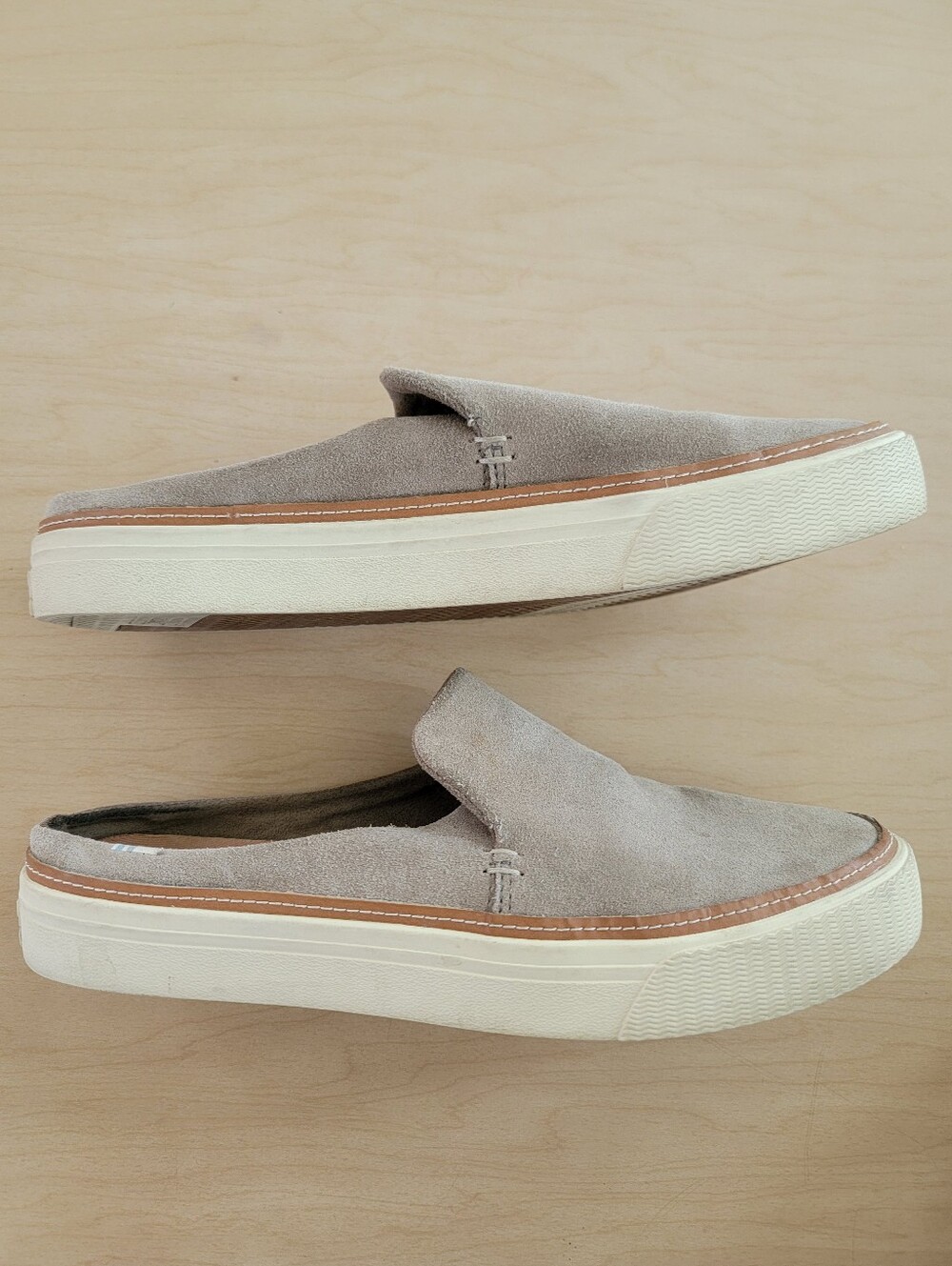 Toms Slip-On Suede Loafer Shoes in Light Taupe Women's 8.5 - Picture 3 of 6